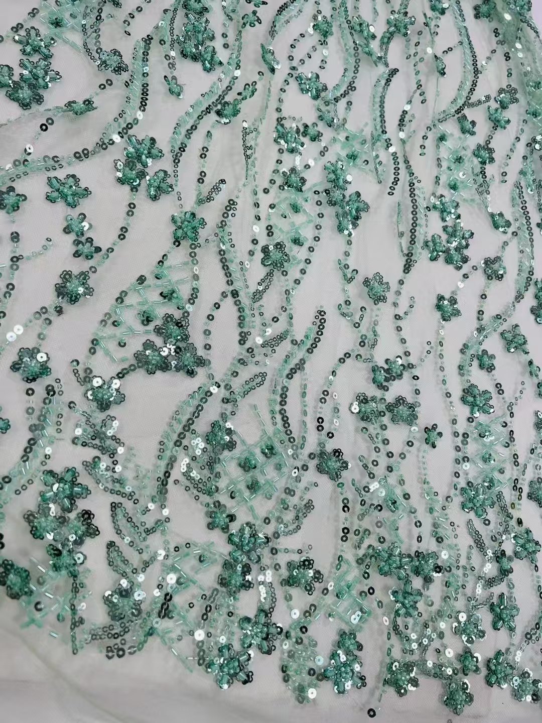 Best Selling Handmade 3D Flower Beaded Lace Applique Elegant Embroidery Fabric for Wedding Dresses Bags for Bridal Fashion Use