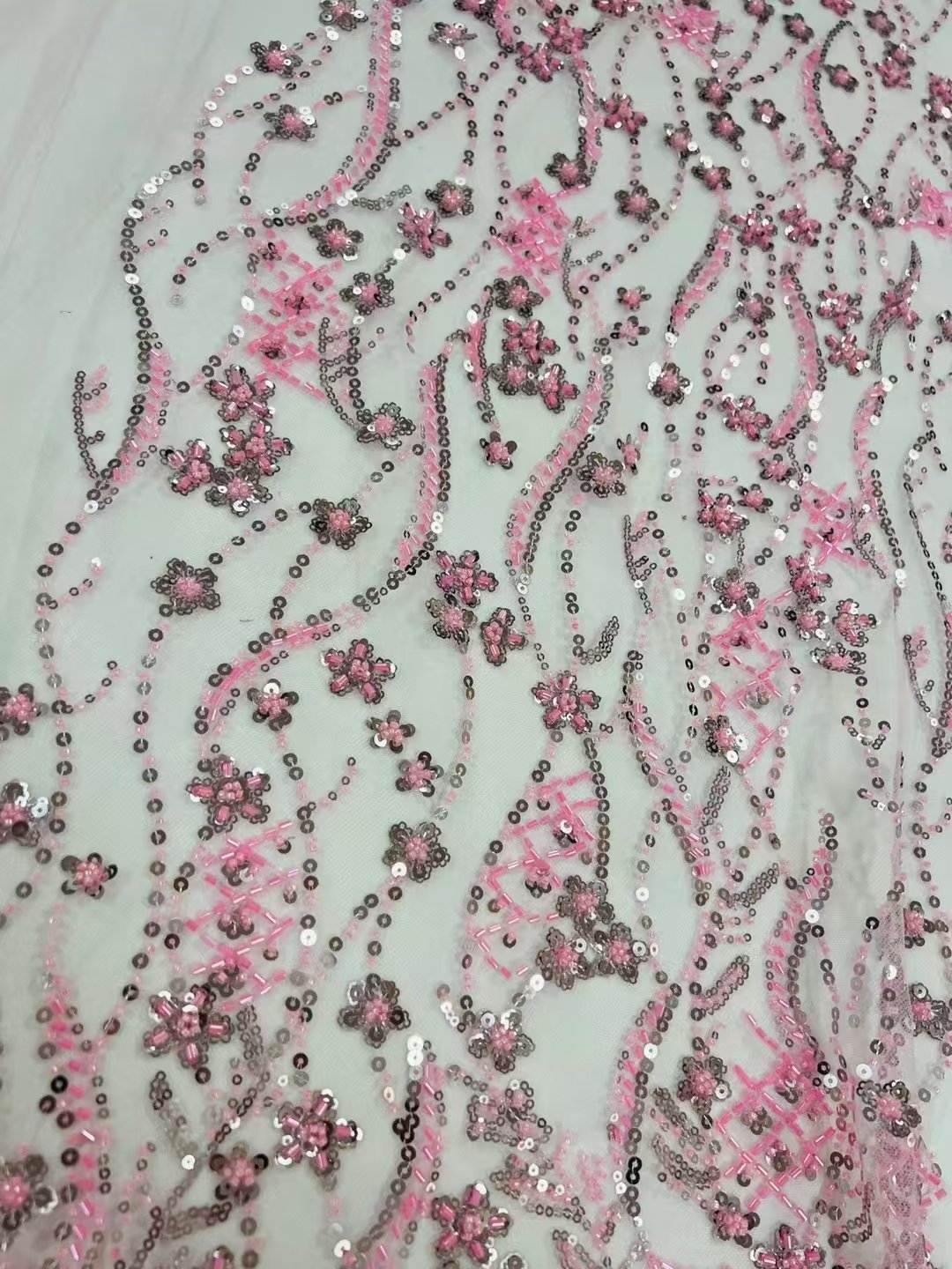 Best Selling Handmade 3D Flower Beaded Lace Applique Elegant Embroidery Fabric for Wedding Dresses Bags for Bridal Fashion Use
