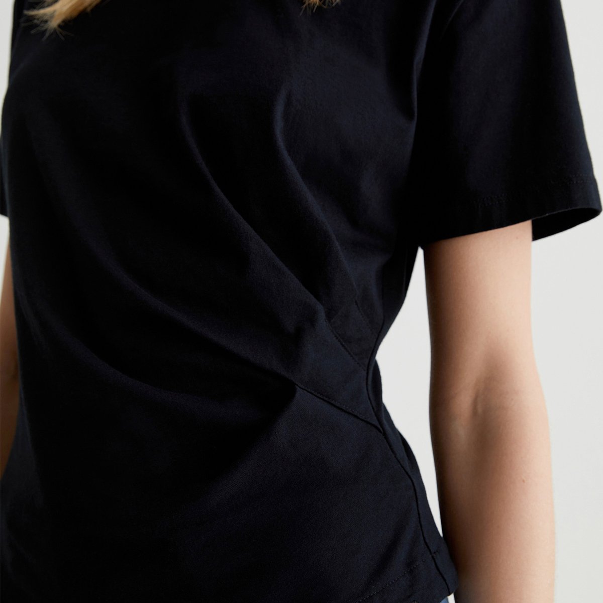 OEM/ODM Custom Black Women's Asymmetrical Draped Crewneck Tee - Stretch-Blend Jersey, Side Pleats, Uneven Hem