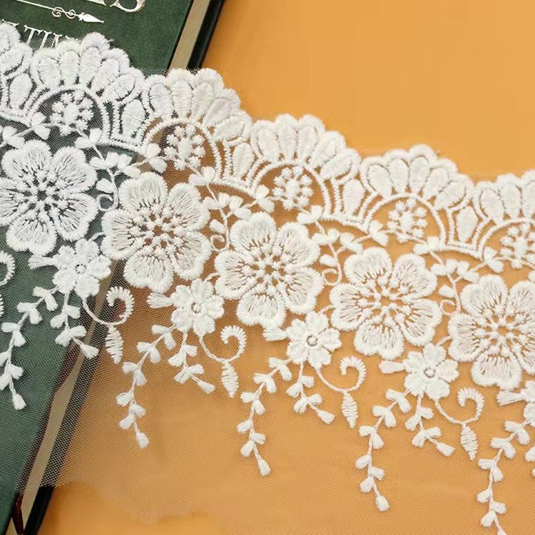 wholesale 10.5cm elegant flower design water soluble white tulle mesh lace trim