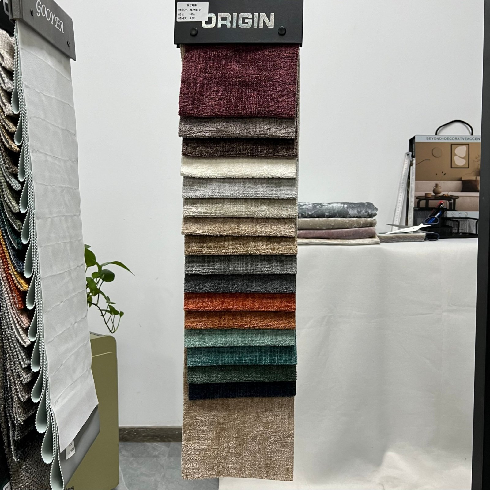 HENNESSY 360g Plain Weave Chenille Sofa Fabric Series High Quality 100% Polyester Printing Breathable Fabric Knitted Offered