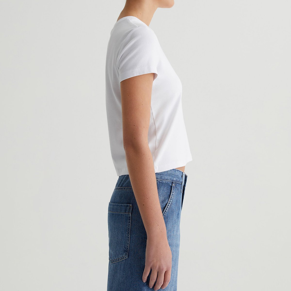 OEM/ODM Women's Cropped Crewneck Tee - 90s Vintage Style, Soft Cotton-Blend, True White Short Sleeve, Comfortable Everyday Wear