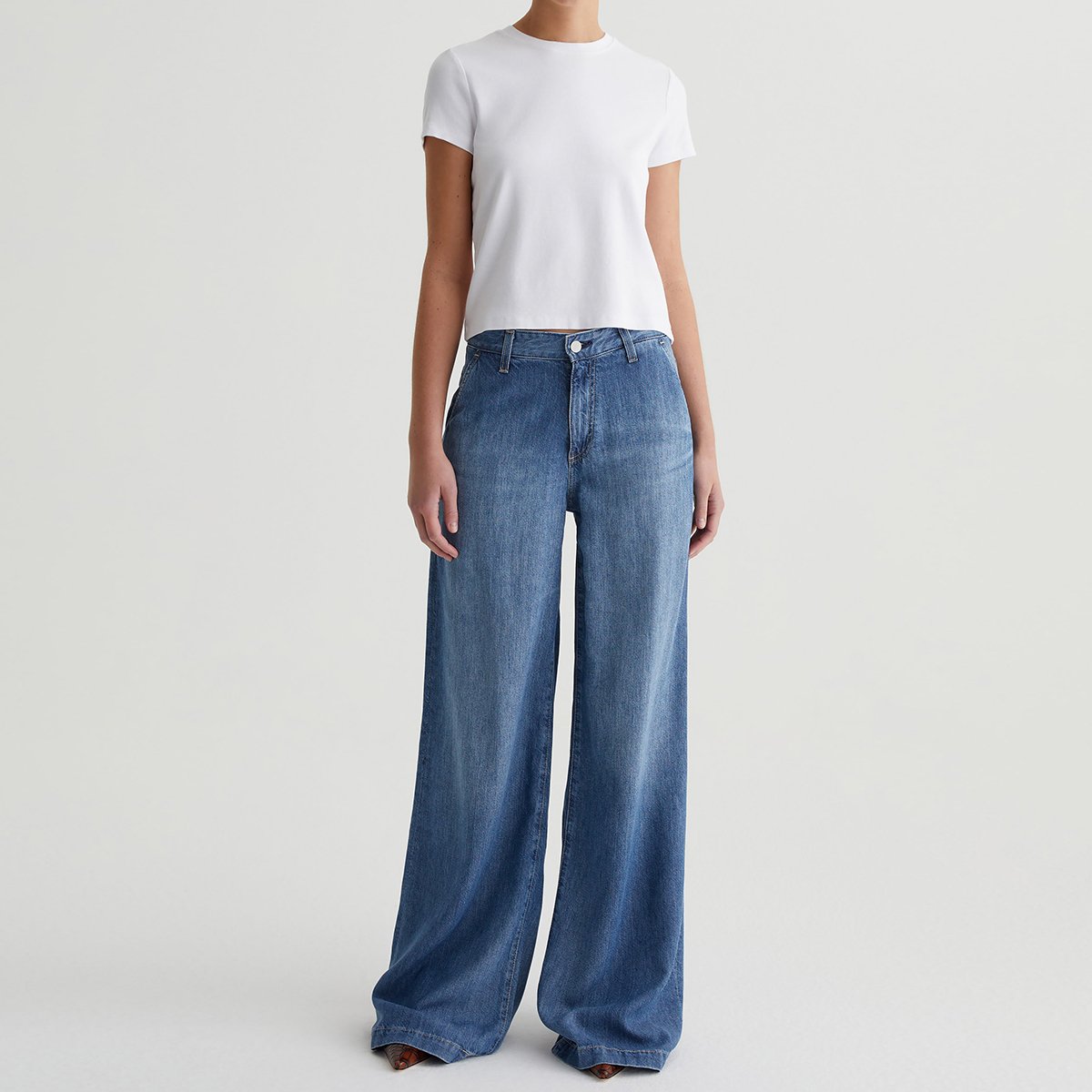 OEM/ODM Women's Cropped Crewneck Tee - 90s Vintage Style, Soft Cotton-Blend, True White Short Sleeve, Comfortable Everyday Wear