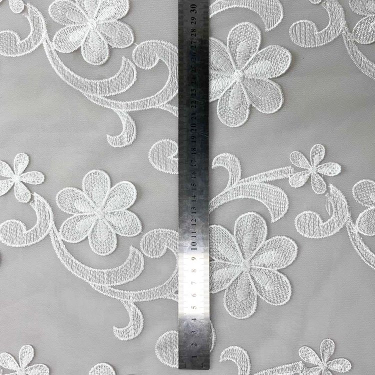 High quality white heavy embroidered flower wedding lace fabric for a nigeria wedding dress
