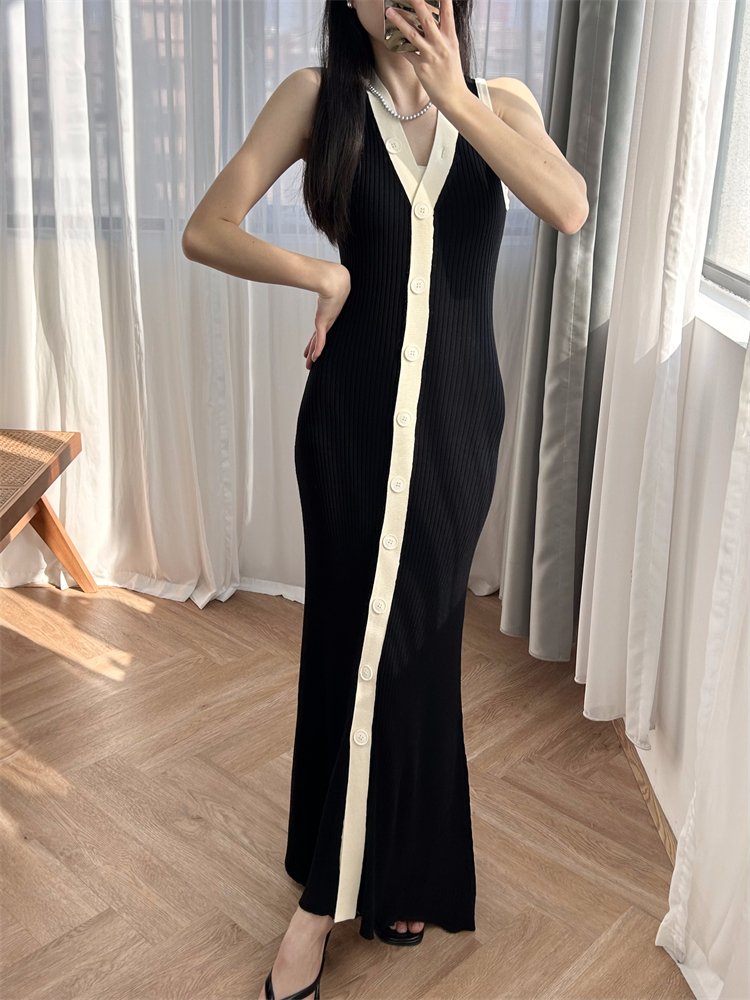 French Style 2024 Summer New Elegant Contrasting Ribbed Deep V Sleeveless Button Vest Frocks Knitted Sweater Midi Long Dresses
