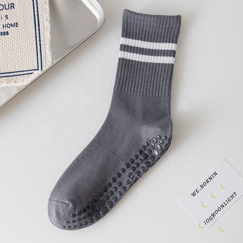 Custom Logo Crew Pilates Anti Slip Sock Gym Reformer Ribbed Non Slip Pilates Yoga Socks For Women Non-Slip Grips