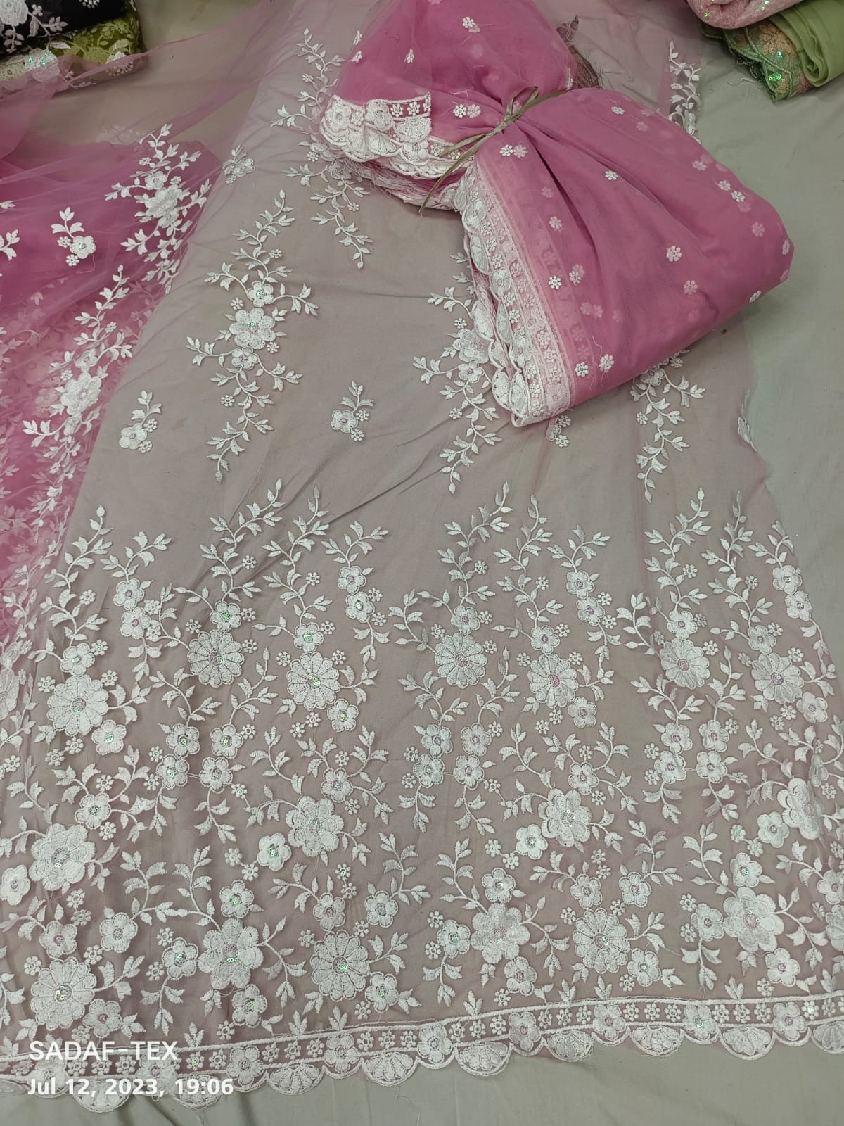 High Quality Traditional Embroidery Thread Work Net Fabric Tulle Lace Material for Women's Wedding Dresses