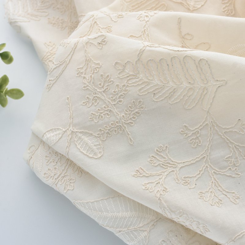 New design white lace fabric cord for women kids dress sleepwear premium quality guipure lace fabric 100% cotton embroidery