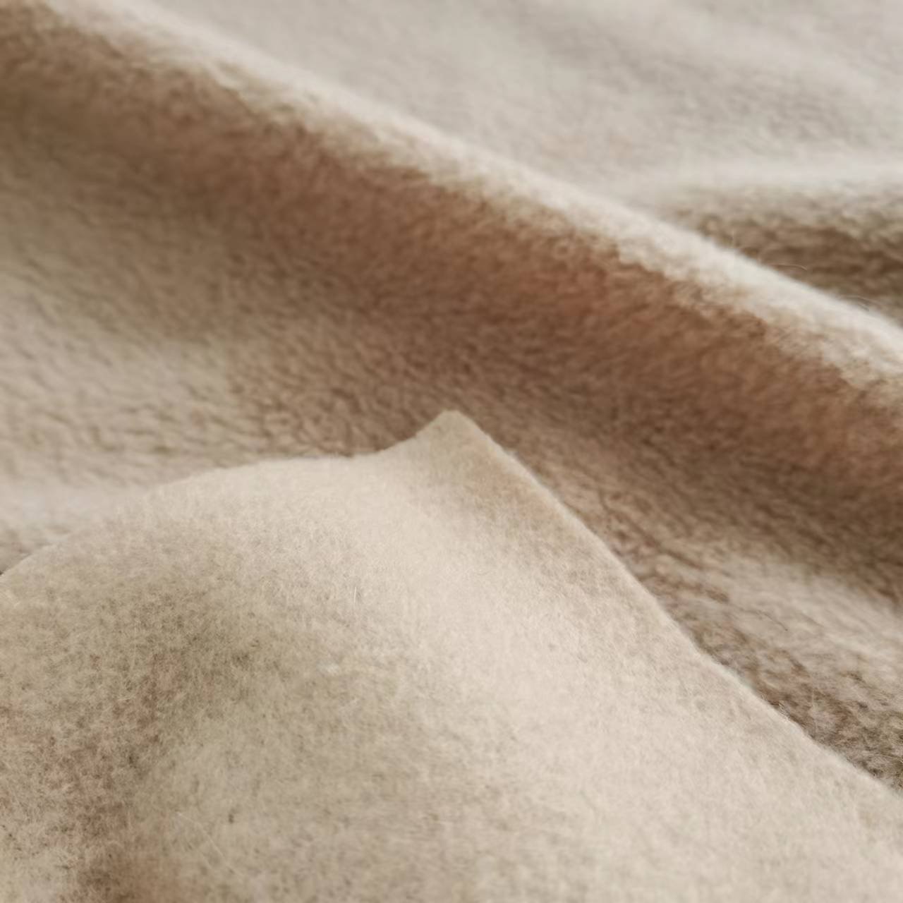 High quality one side anti pilling dyed 100% polyester washable 280 gsm polar fleece stretch fabric for winter women clothing