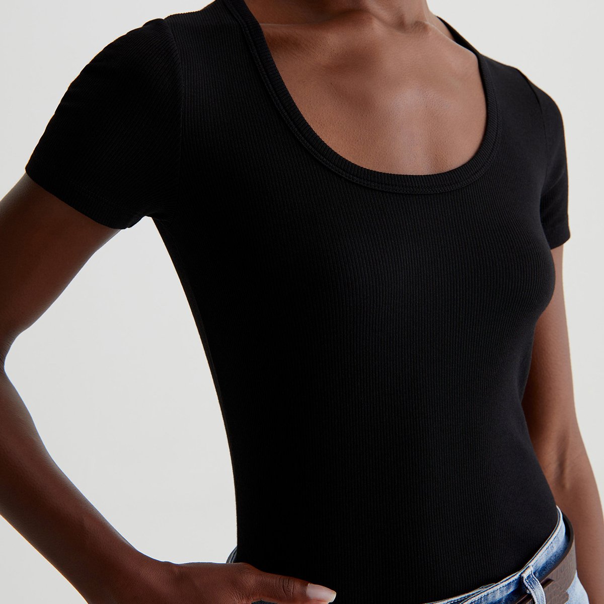 OEM/ODM Custom Deep Black Women's Slim Fit Rib Knit Top Tee - Scoop Neck, Stretch-Blend Fabric, Thick Binding