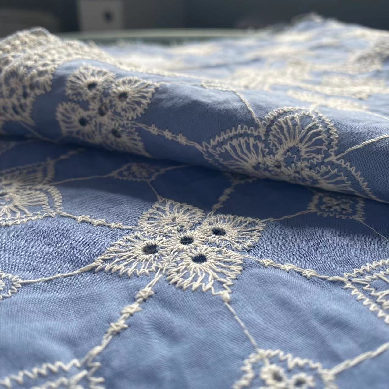 China Custom Embroidered Tulle Fabric Mesh Floral Embroidery Net Lace Fabric