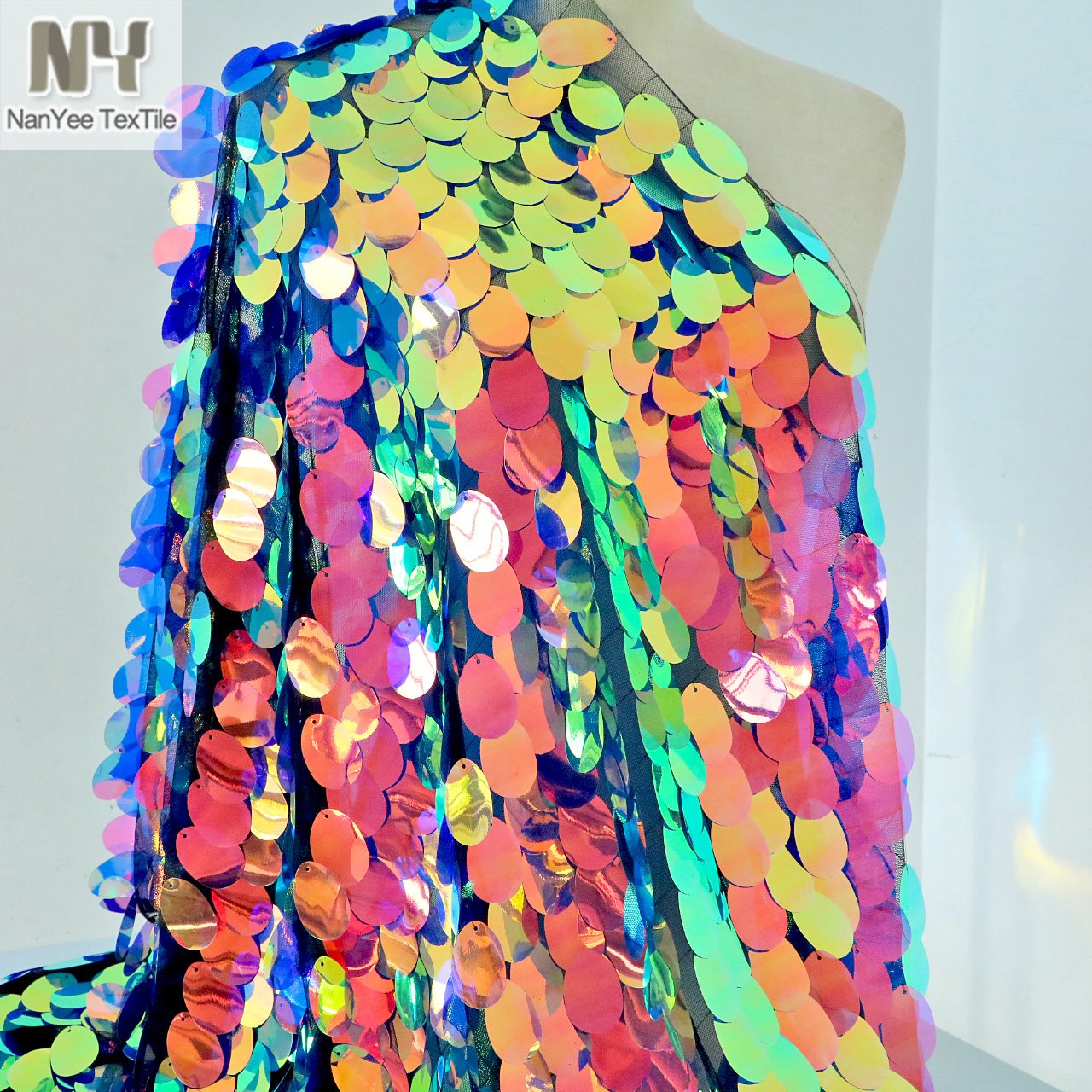 China Wholesale New Fashion Custom Big Silver Iridescent Sparkle Large Sequin Fabric