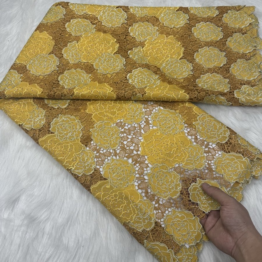 China Wholesale Guipure Embroidery Lace Fabric Technology Good Price Nigerian Lace Fabric With Rhinestones For Party Dress
