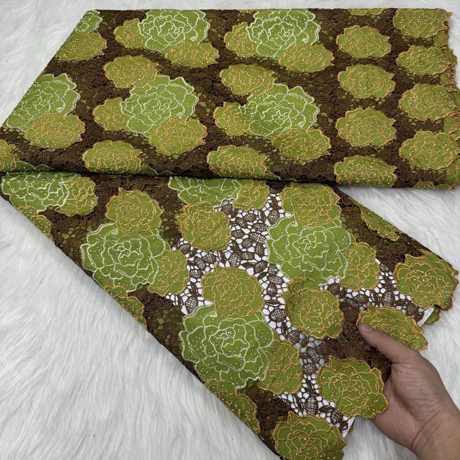 China Wholesale Guipure Embroidery Lace Fabric Technology Good Price Nigerian Lace Fabric With Rhinestones For Party Dress
