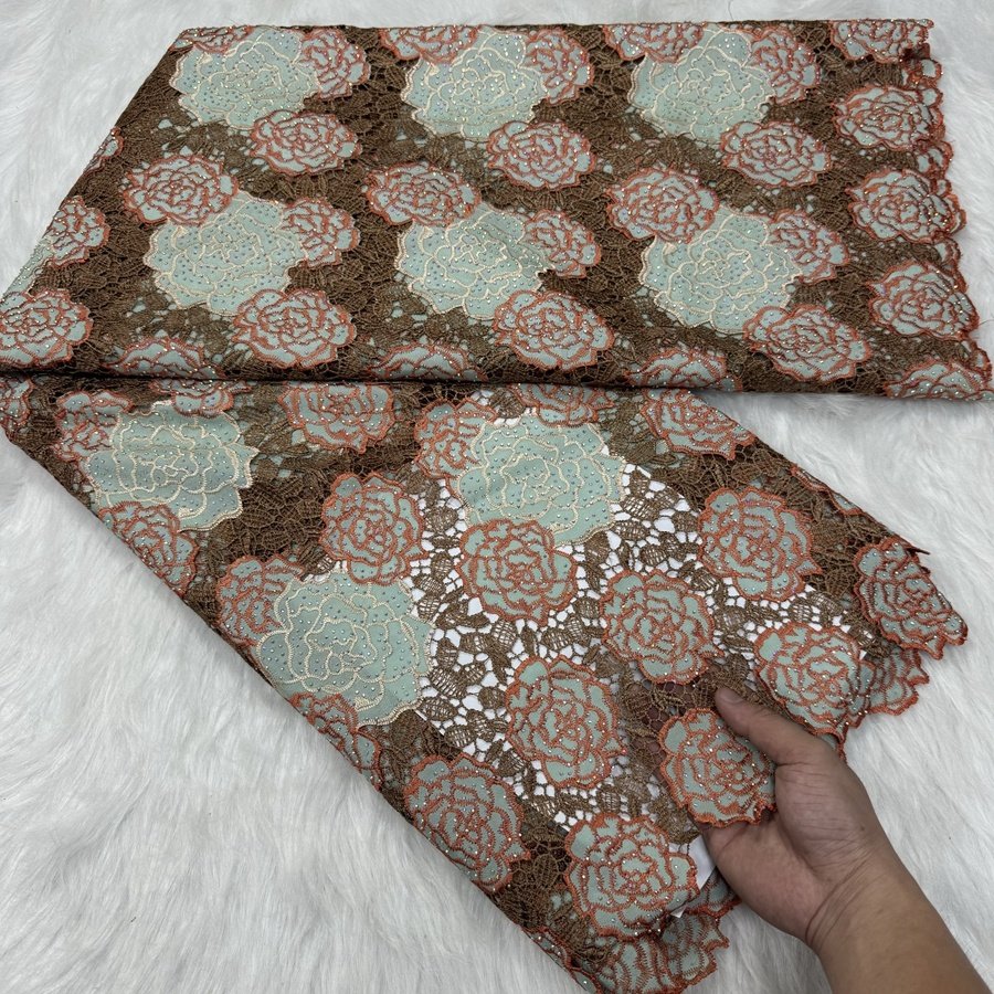 China Wholesale Guipure Embroidery Lace Fabric Technology Good Price Nigerian Lace Fabric With Rhinestones For Party Dress