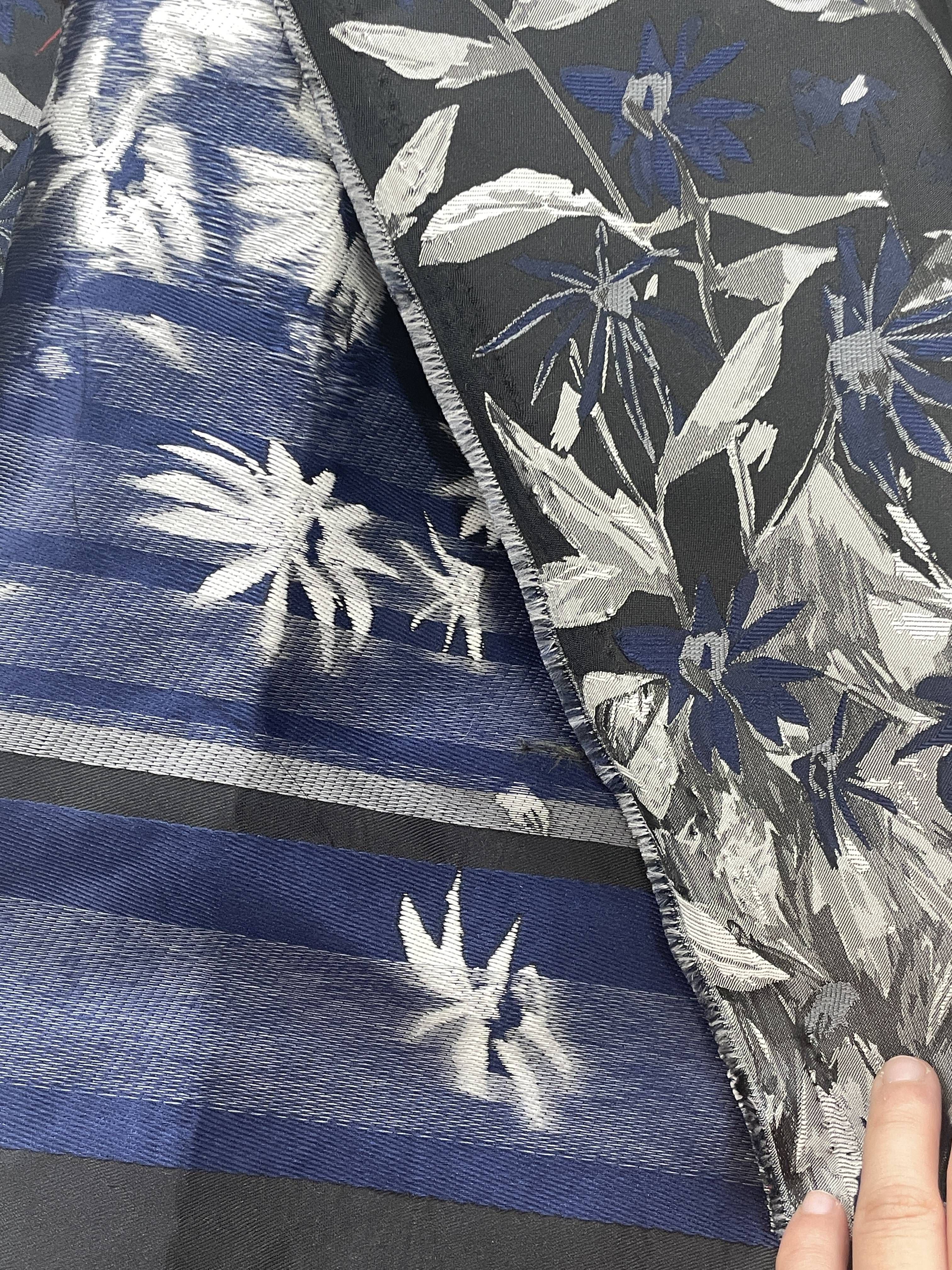 High Quality New Fashion Yarn-dyed Position Flower Woven Abaya Jacquard fabric Luxury Jacquard fabric Brocade fabric For Garment