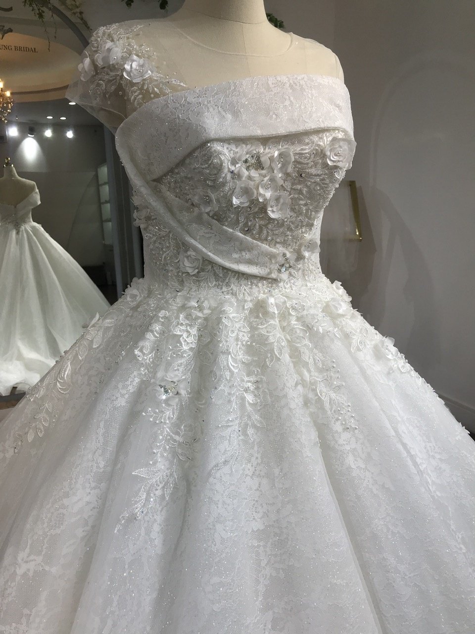 OEM Manufacture Beautiful lace fabric with lace open Ball Gown Flora wedding dress train for bride TNBPno71