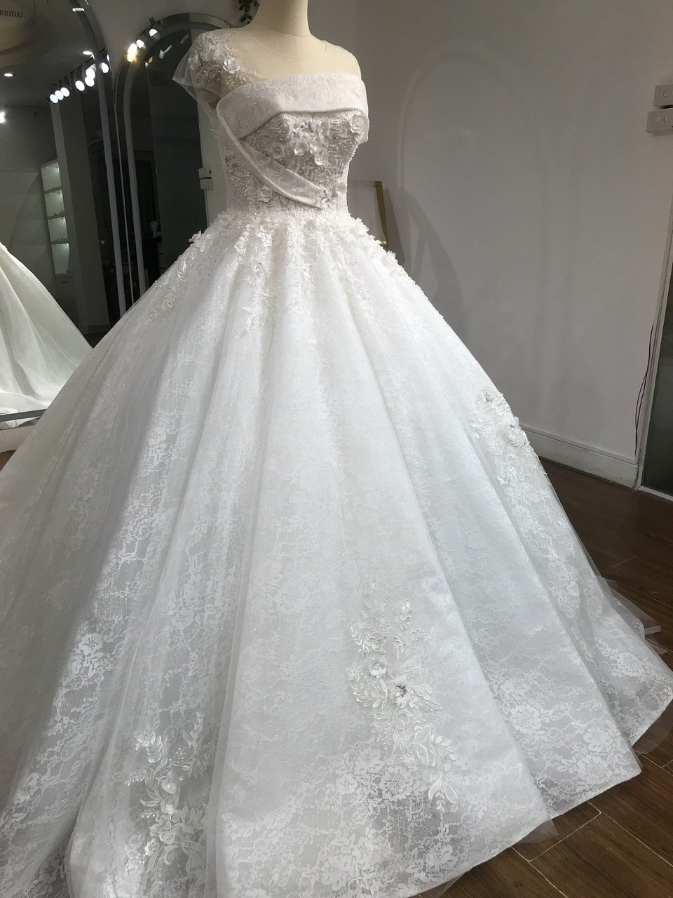 OEM Manufacture Beautiful lace fabric with lace open Ball Gown Flora wedding dress train for bride TNBPno71
