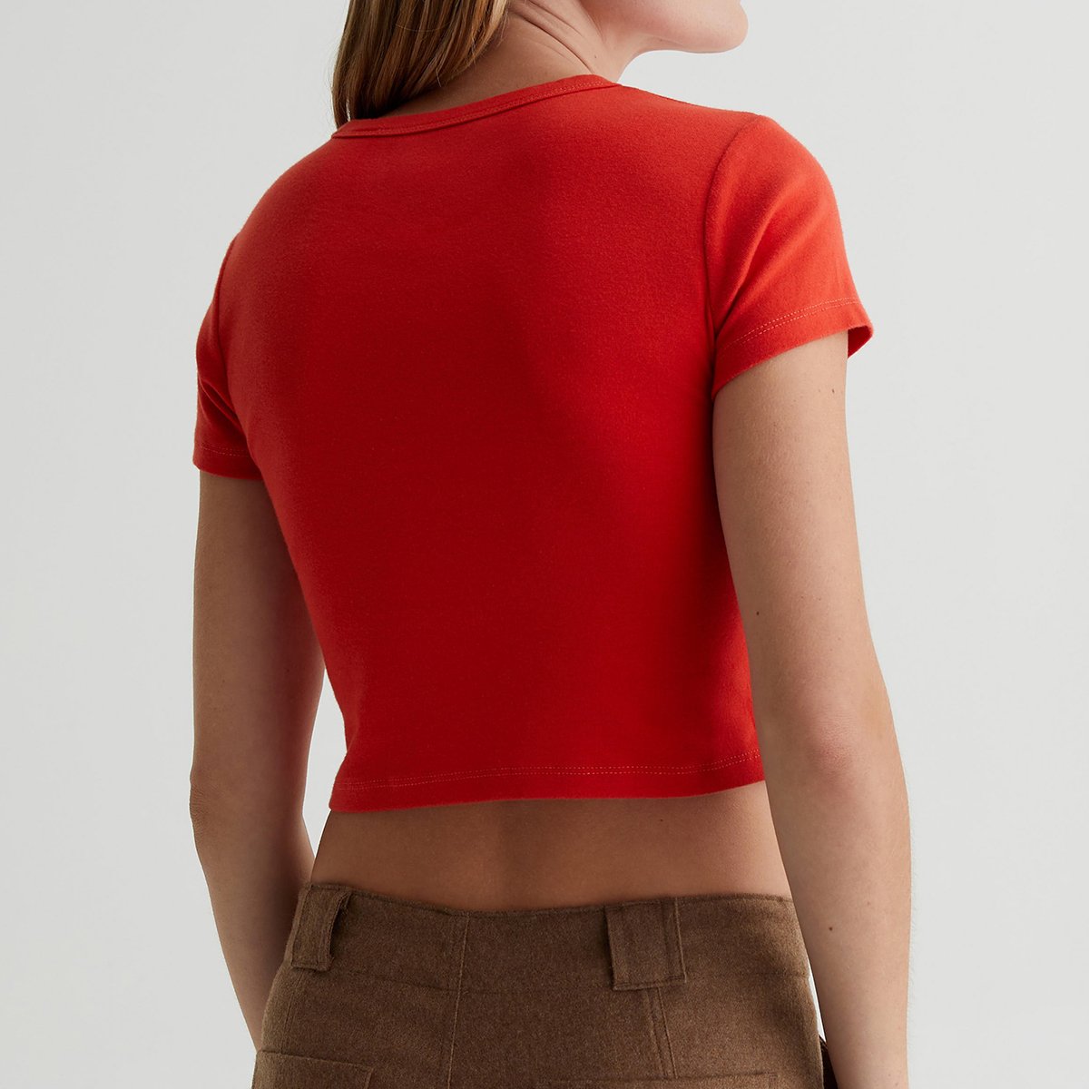 OEM/ODM Custom Bright red Women's Cropped Baby Tee - 1x1 Rib Fabric, red Color, Versatile Layering Top, Fashionable Edge