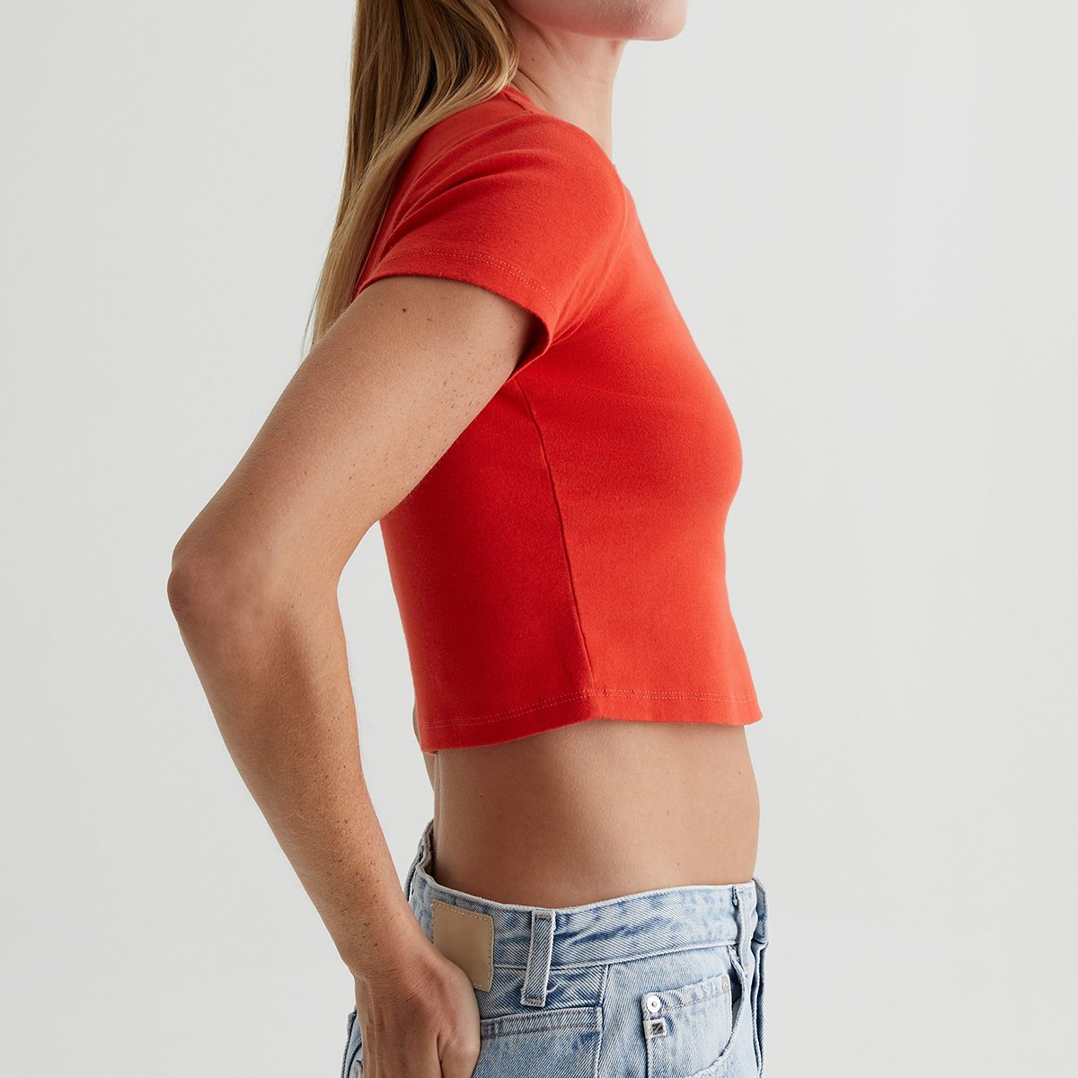 OEM/ODM Custom Bright red Women's Cropped Baby Tee - 1x1 Rib Fabric, red Color, Versatile Layering Top, Fashionable Edge