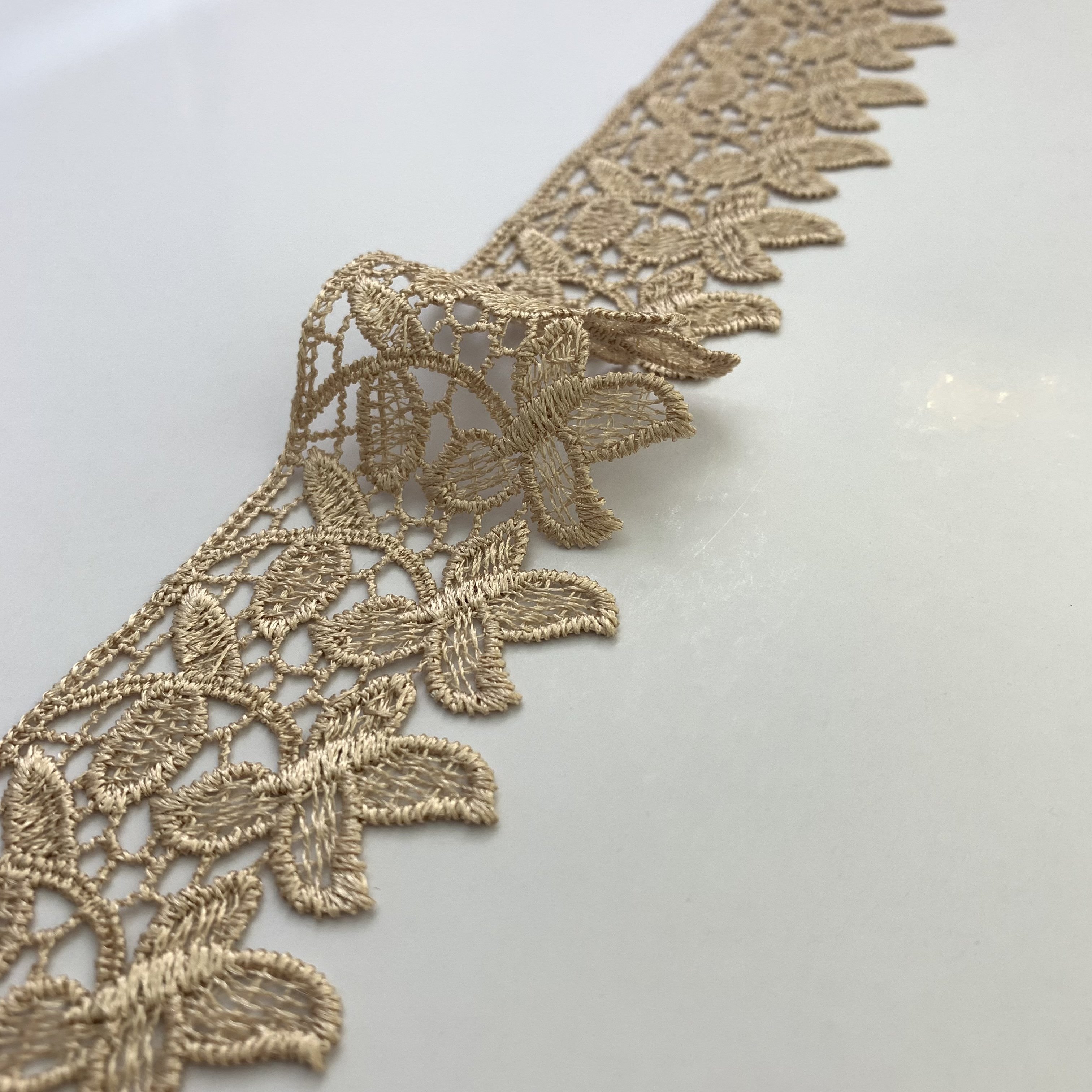 Factory Direct Wholesale Guipure Eyelet Lace Fabric Exquisite 3d Embroidery Flowers Lace Yellow Renda Chemical Lace Trim
