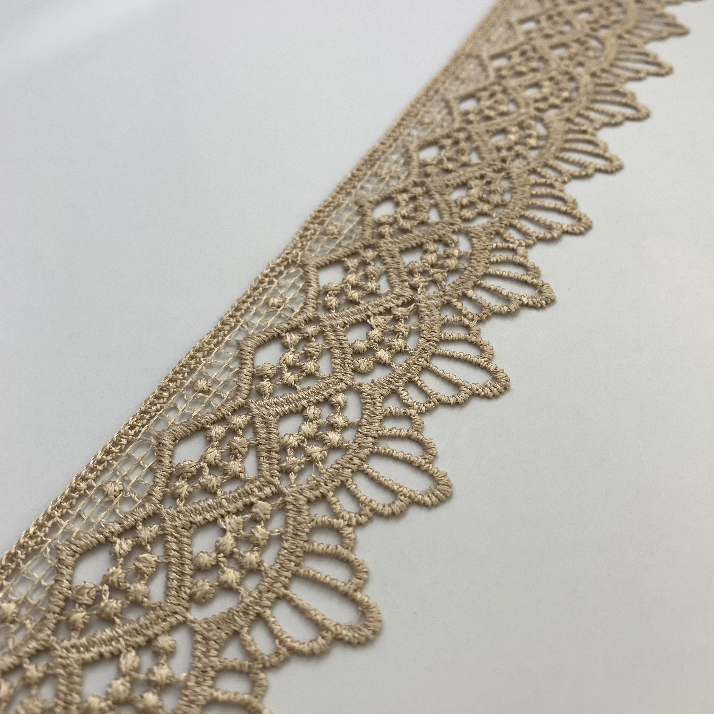Factory Direct Wholesale Guipure Eyelet Lace Fabric Exquisite 3d Embroidery Flowers Lace Yellow Renda Chemical Lace Trim