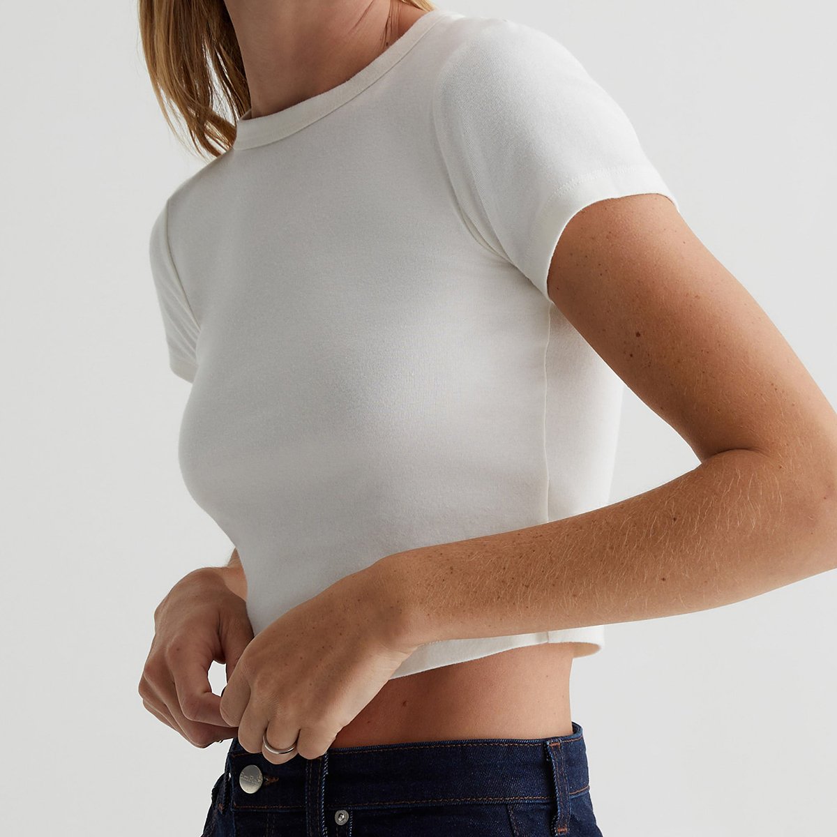 OEM/ODM Custom Classic white Women's Cropped Baby Tee - Soft 1x1 Rib Fabric, Versatile Layering, Everyday Staple, Fashion Edge
