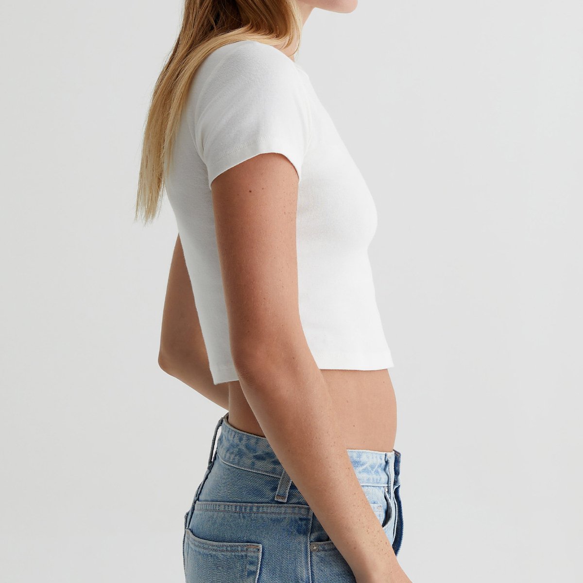 OEM/ODM Custom Classic white Women's Cropped Baby Tee - Soft 1x1 Rib Fabric, Versatile Layering, Everyday Staple, Fashion Edge