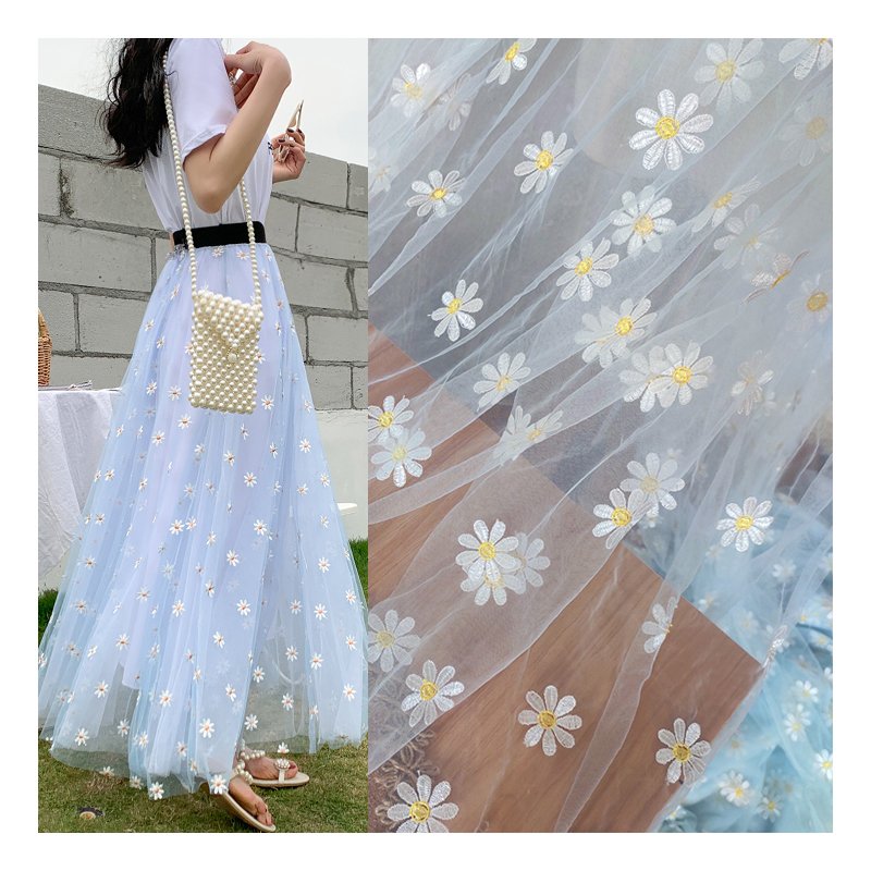 China Floral Embroidered Fabric Tulle White Flowers Embroidery Lace Tulle Dress Wedding Fabric