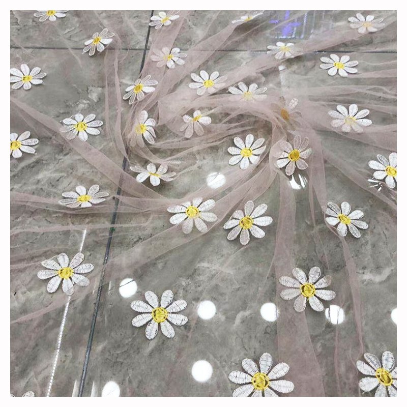 China Floral Embroidered Fabric Tulle White Flowers Embroidery Lace Tulle Dress Wedding Fabric