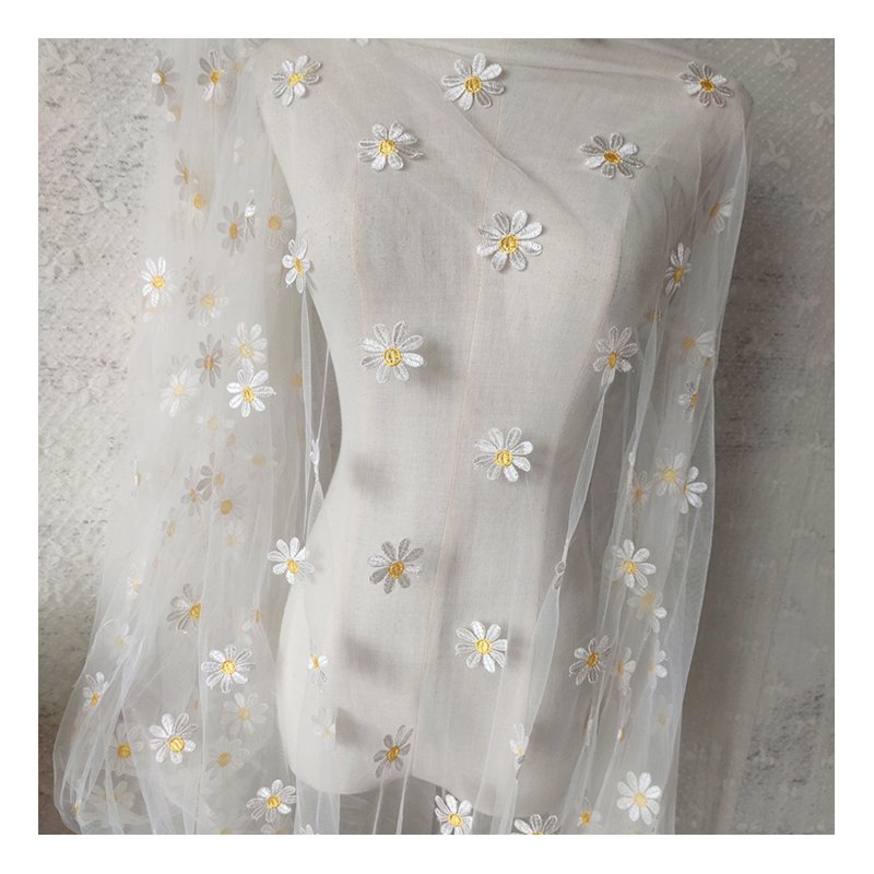 China Floral Embroidered Fabric Tulle White Flowers Embroidery Lace Tulle Dress Wedding Fabric