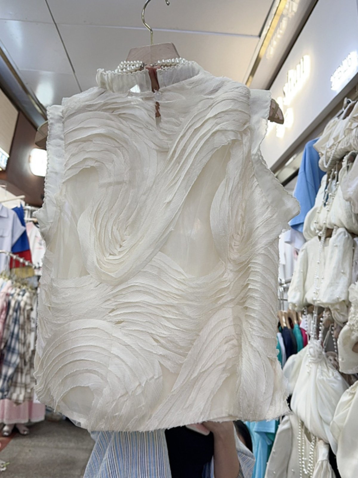 Boutique Wholesale 2024 Summer Elegant and Fashionable French Design Sense Irregular Lace Pleated Sleeveless Women's Tank Tops