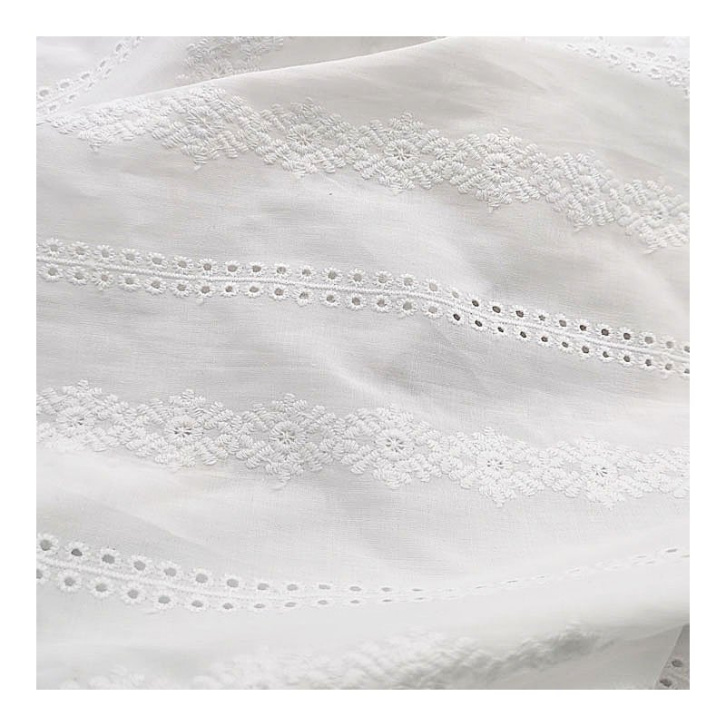 Factory Sale Exquisite Eyelet Design Eyelet Lace Fabric Pure Cotton Hollow Out Lace Embroidery Fabric