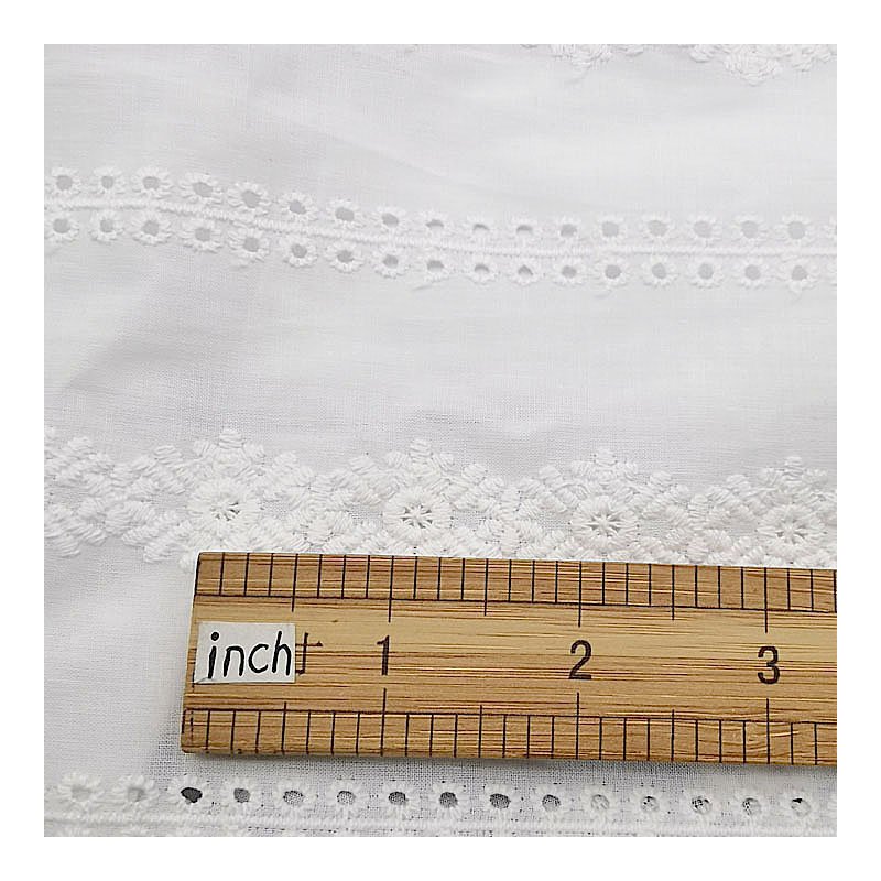 Factory Sale Exquisite Eyelet Design Eyelet Lace Fabric Pure Cotton Hollow Out Lace Embroidery Fabric