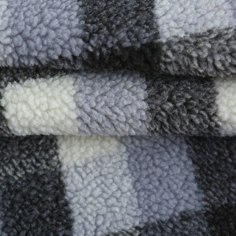 Custom design 100% polyester 550gsm printed thicken camouflage plaid jacquard lamb sherpa fleece fabric for autumn winter