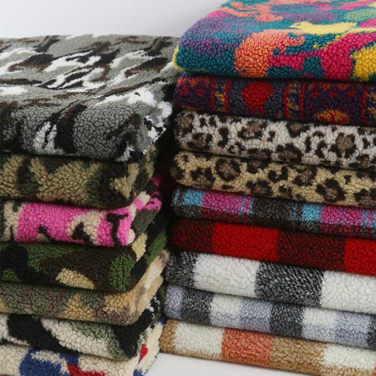 Custom design 100% polyester 550gsm printed thicken camouflage plaid jacquard lamb sherpa fleece fabric for autumn winter