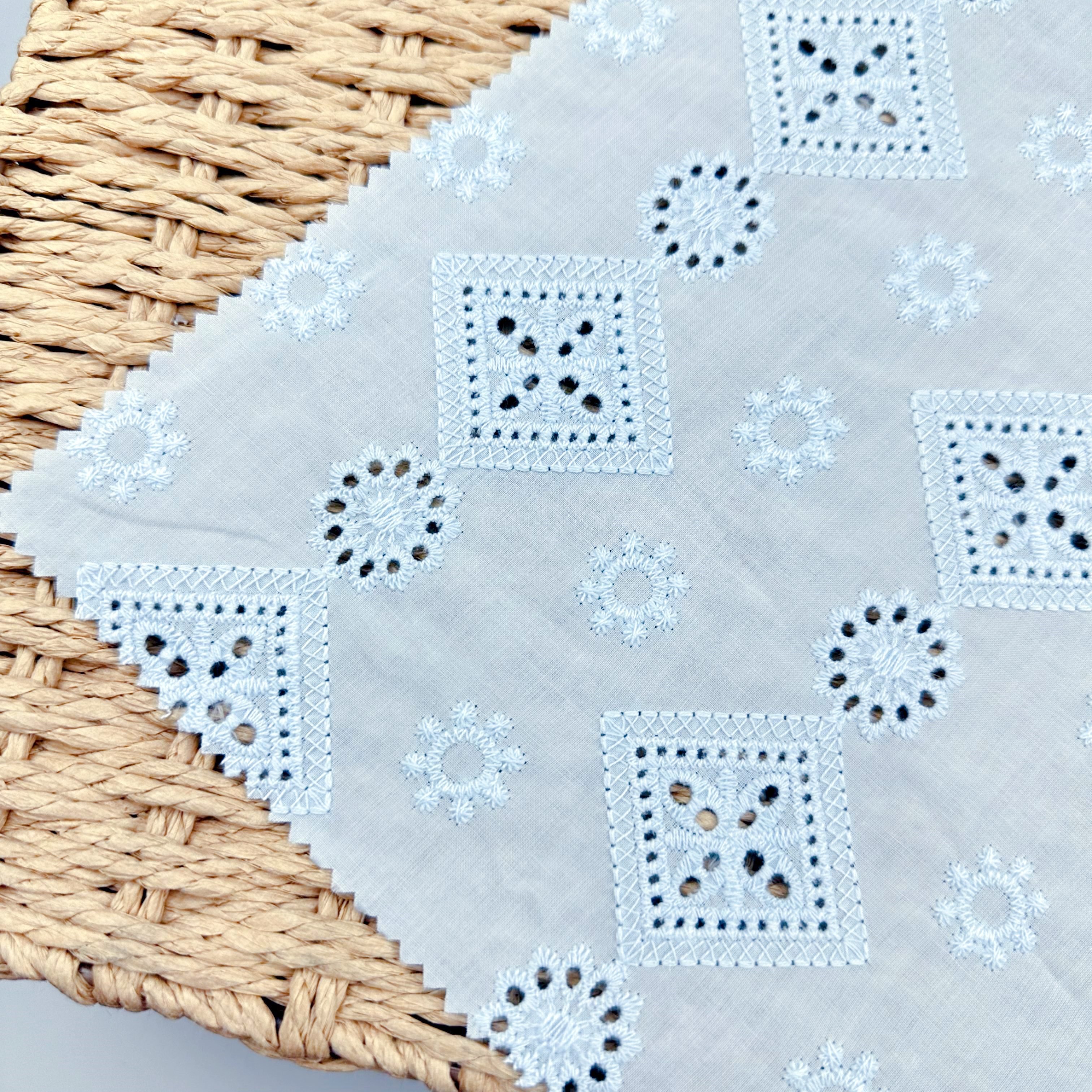 Lace 100% Cotton Eyelet Fabric Embroidered Cloth Cotton Embroidery Fabric For Dress