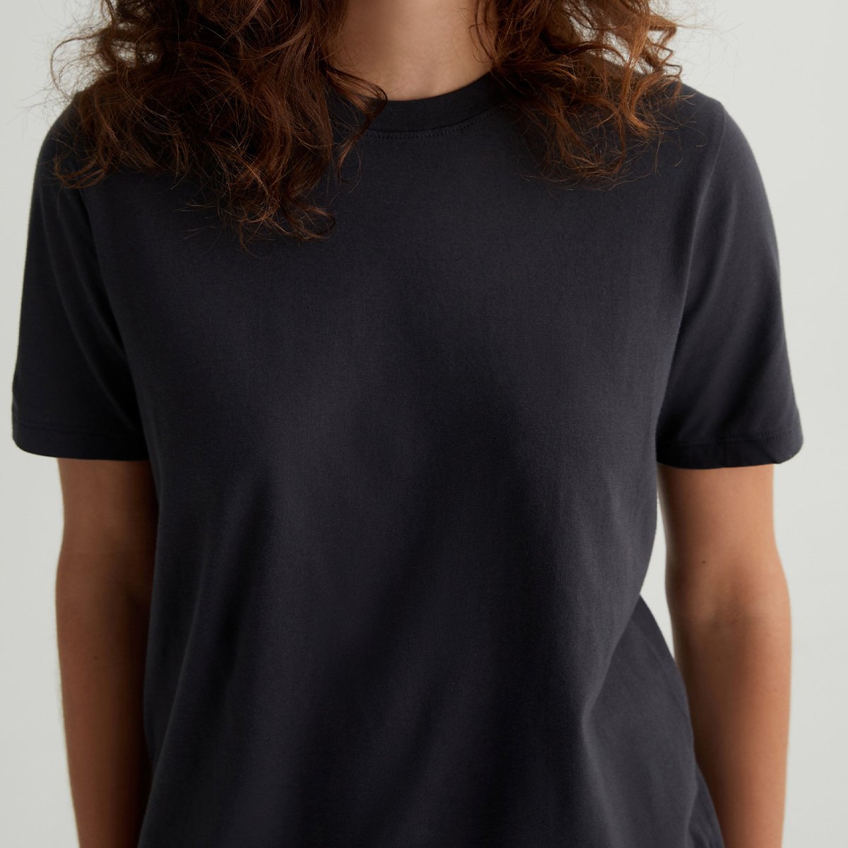 OEM/ODM Custom Dark Grey Women's Classic Crew Neck Tee - 1X1 Rib Neckband, Premium Knit, 100% Cotton, S&Z-Twist Yarns