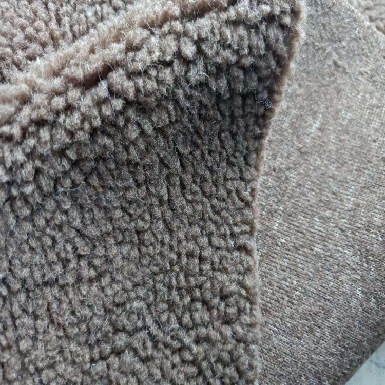 Popular style wholesale polyester 330gsm thick knit arctic sherpa fleece fabric roll for winter coat
