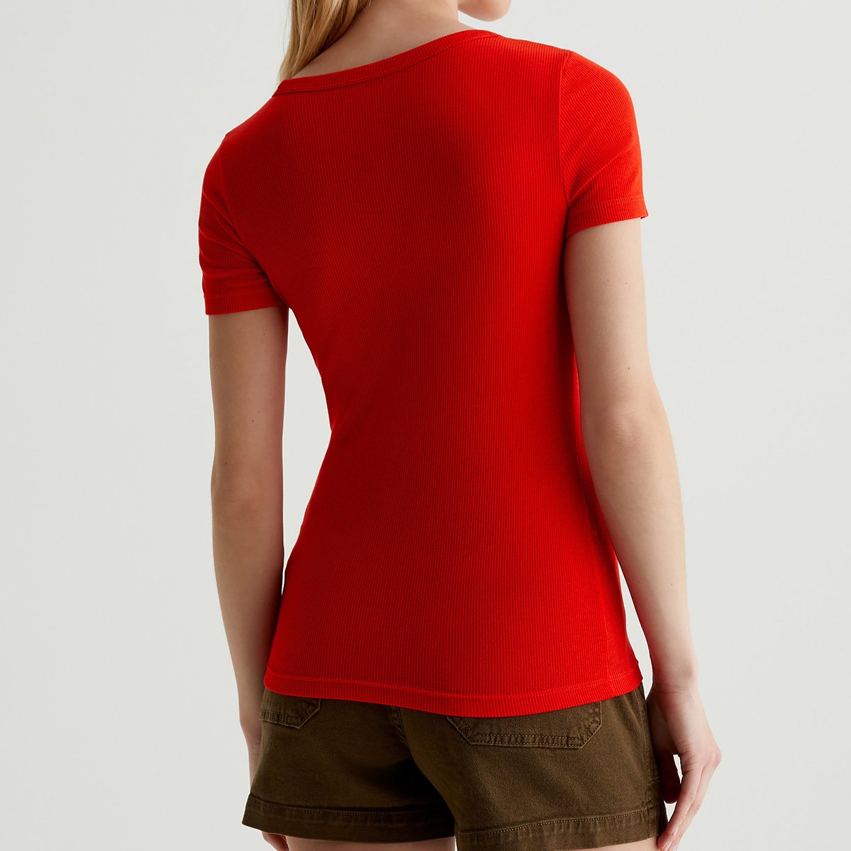 OEM/ODM Custom vibrant Red Women's Slim Fit Scoop Neck T-Shirt - Soft Stretch-Blend Rib Knit, Thick Binding Detail