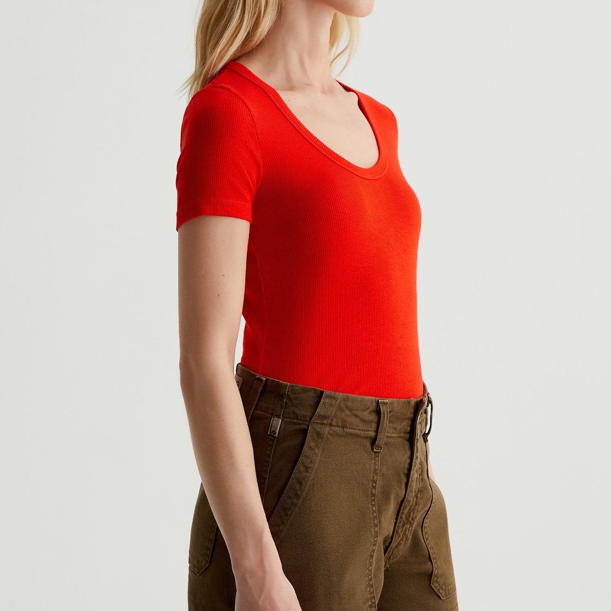 OEM/ODM Custom vibrant Red Women's Slim Fit Scoop Neck T-Shirt - Soft Stretch-Blend Rib Knit, Thick Binding Detail