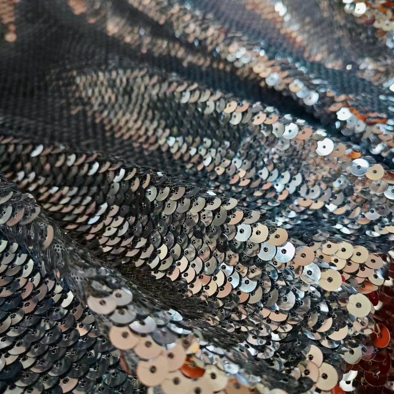Fashion Sequin Fabric 100%Polyester Basic Mesh Fabric 280gsm Fish Scale Sequin Fabric for Designer 2024 Garments