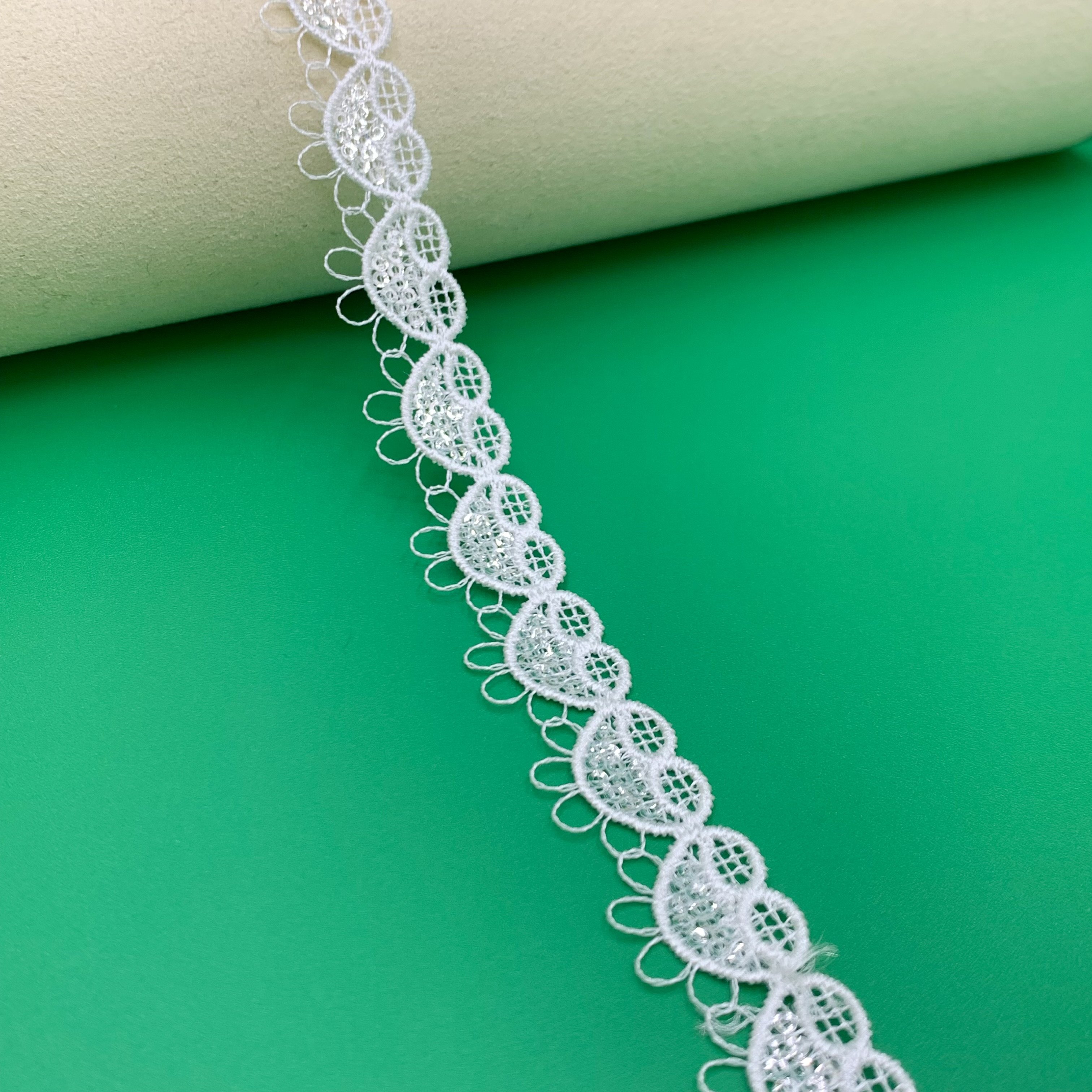 Wholesale Price Fancy Lace Trim By Yard White Beautiful Embroidery Shiny Sequin Guipure Lace Fabric Trim For Party Dress