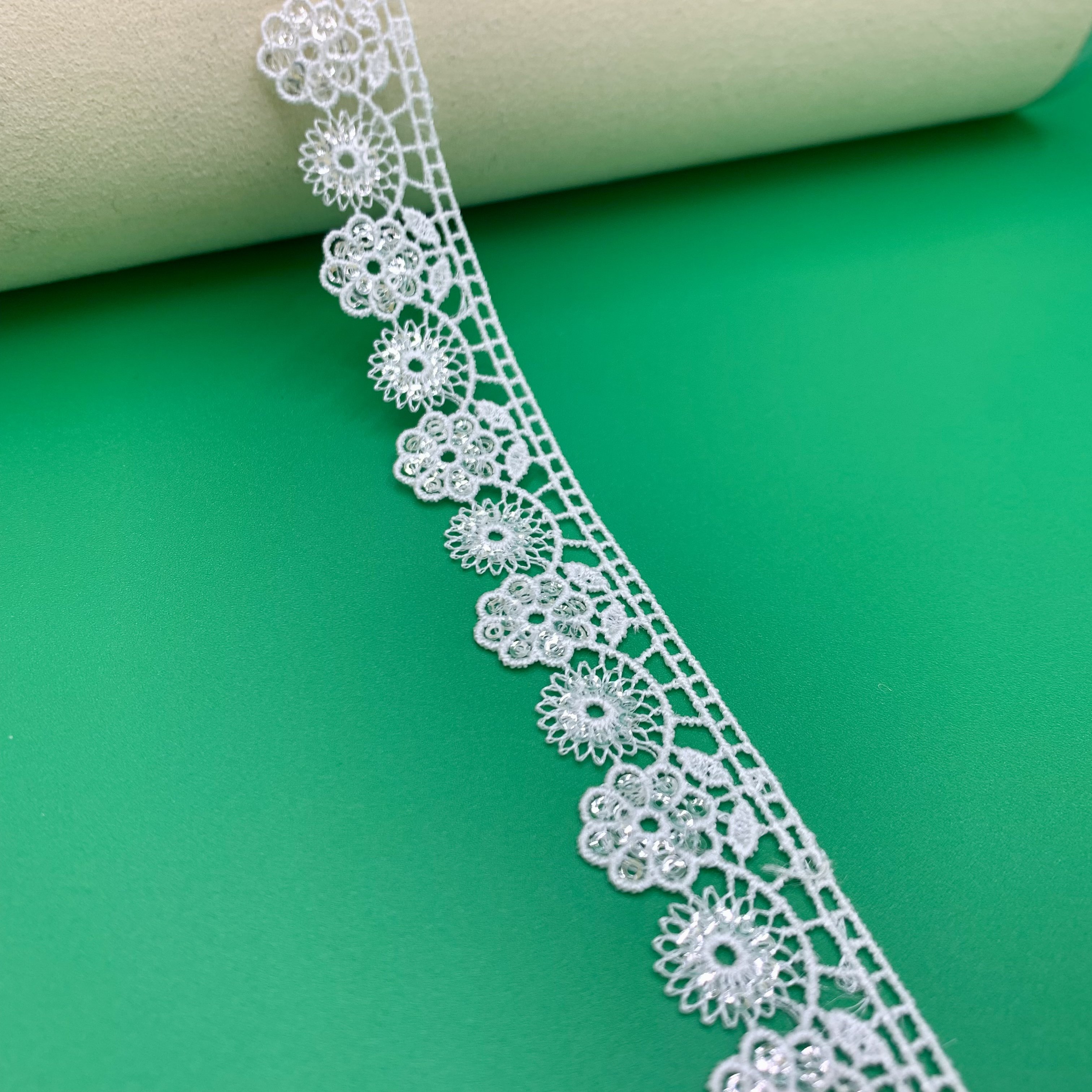 Wholesale Price Fancy Lace Trim By Yard White Beautiful Embroidery Shiny Sequin Guipure Lace Fabric Trim For Party Dress