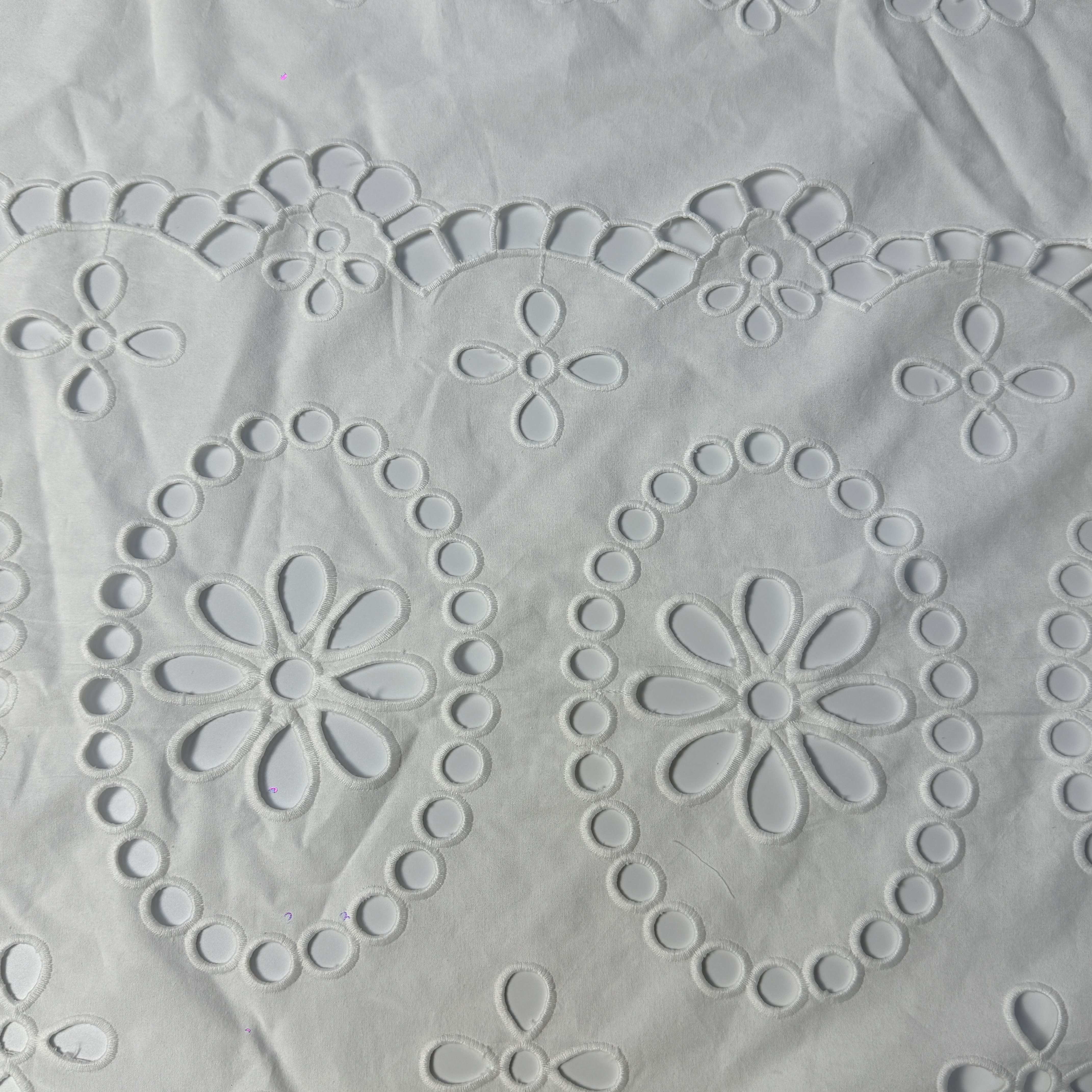 China Factory Wholesale Price Custom Heavy Weight White 100 Combed Cotton Malaysia Chemical Eyelet Lace Hand Embroidery Fabric