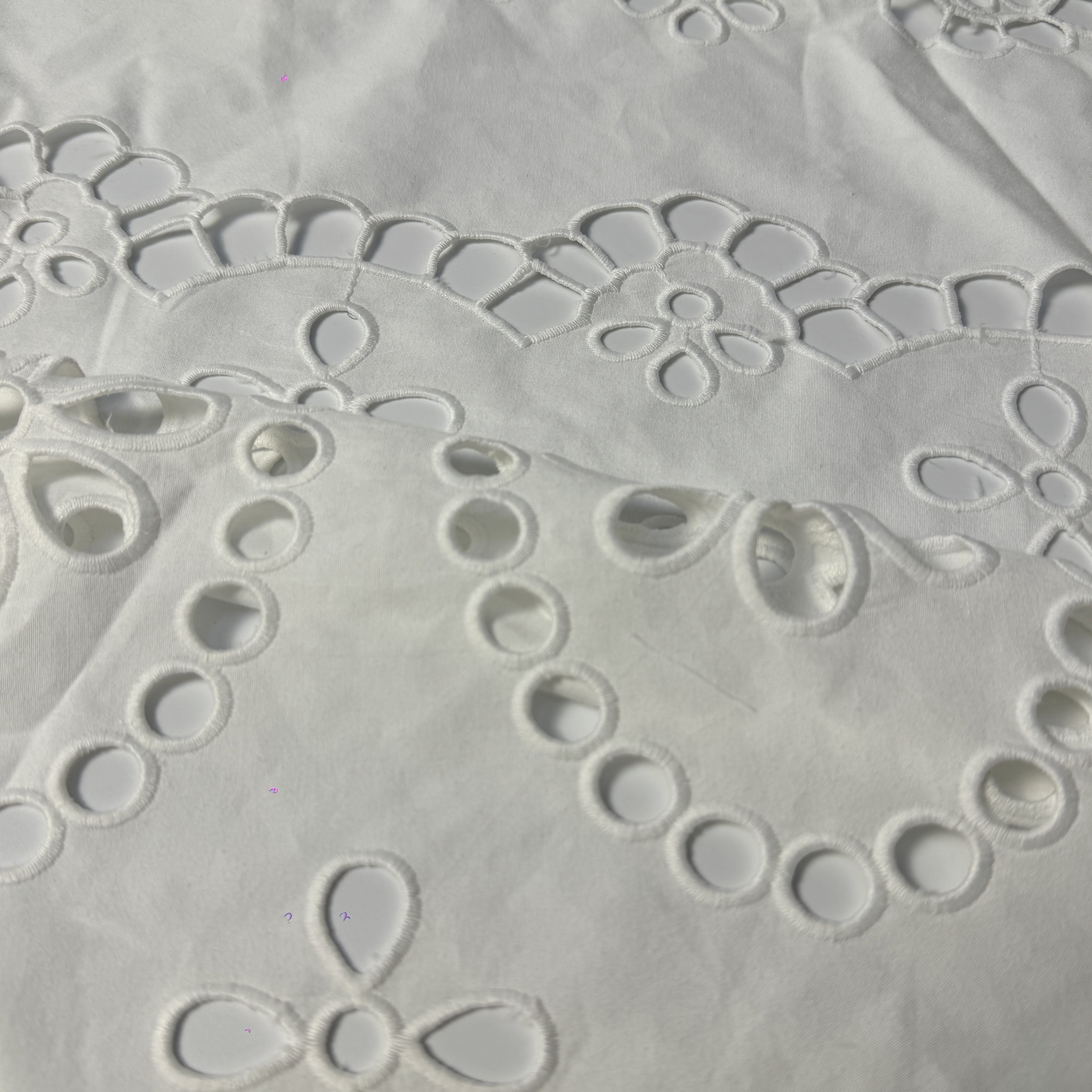 China Factory Wholesale Price Custom Heavy Weight White 100 Combed Cotton Malaysia Chemical Eyelet Lace Hand Embroidery Fabric