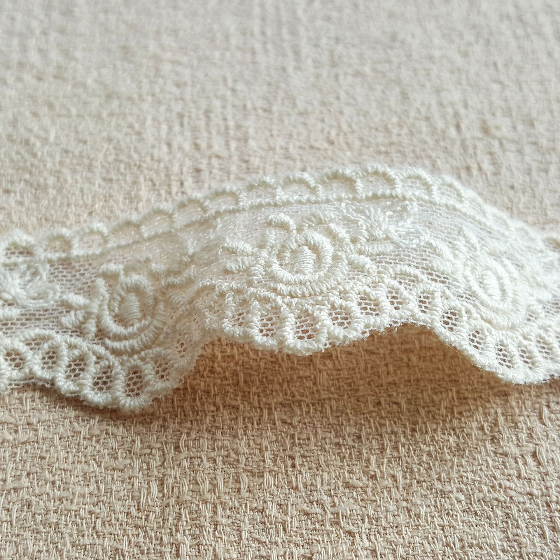 Free Samples Suppliers Wholesale Tissue Cotton Lace Embroidery Fabric White 3d Embroidery Lace Trim