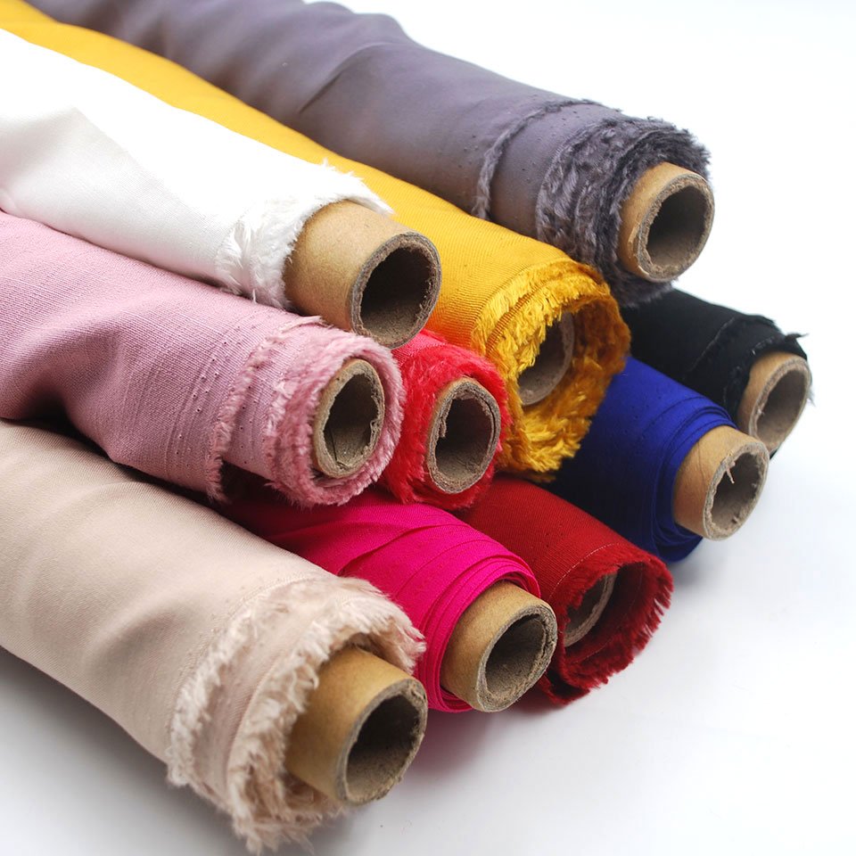 Factory Cheap Price Per Meter Stock Lot 115gsm Spun Dress Cloth Pure Color 30s Plain Dyed Poplin 100 Rayon fabric