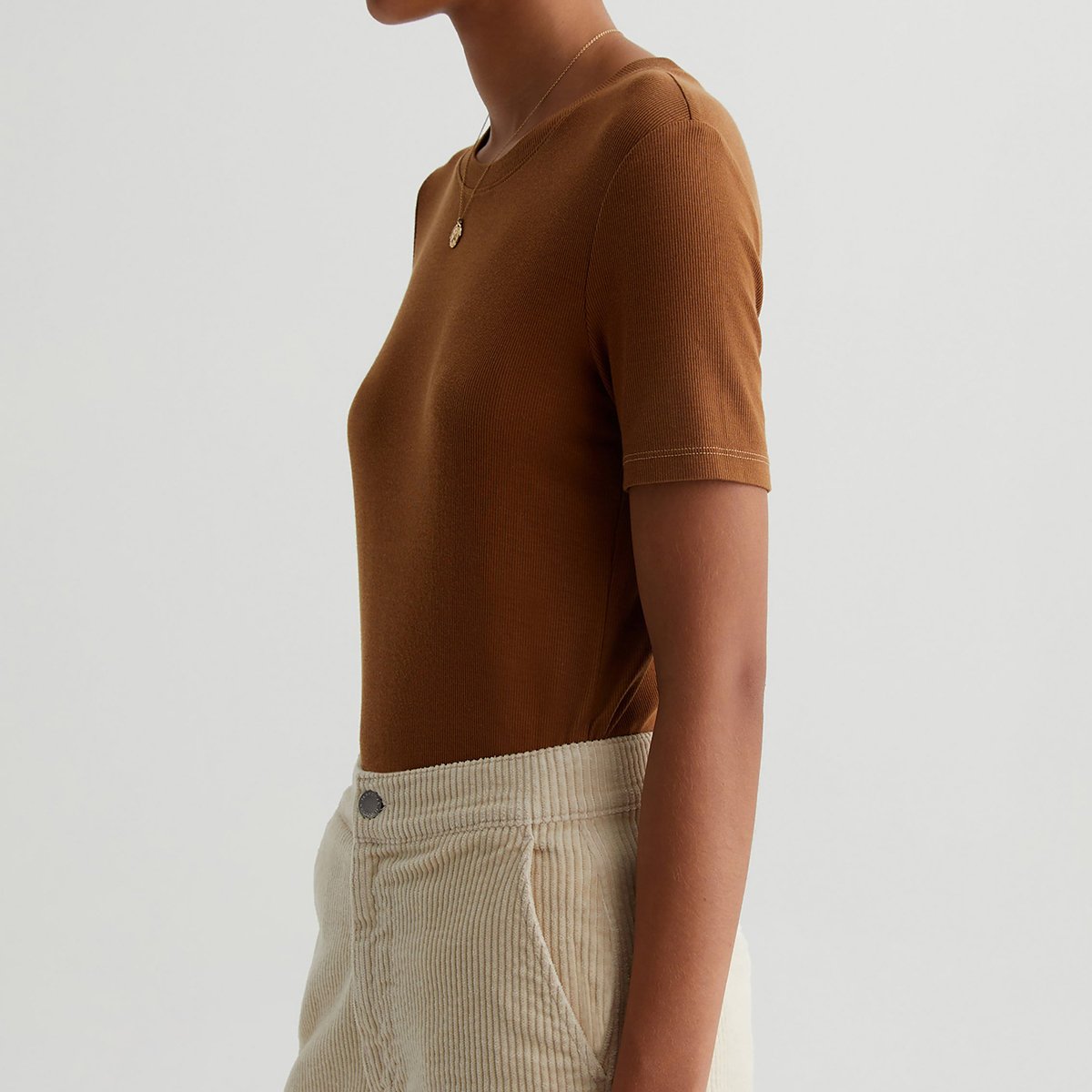 OEM/ODM Custom Classic Caramel Brown Women's Slim Fit Crew Neck T-Shirt - Eco-Friendly 2x1 Lyocell Rib, Soft & Luxurious
