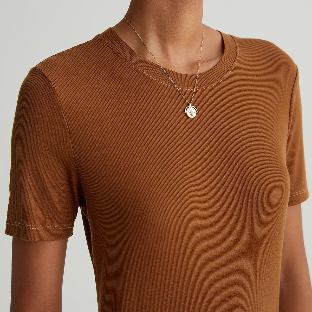 OEM/ODM Custom Classic Caramel Brown Women's Slim Fit Crew Neck T-Shirt - Eco-Friendly 2x1 Lyocell Rib, Soft & Luxurious